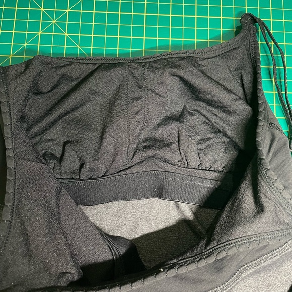 Side Pull Strings Tank (M) - Picture 8 of 11
